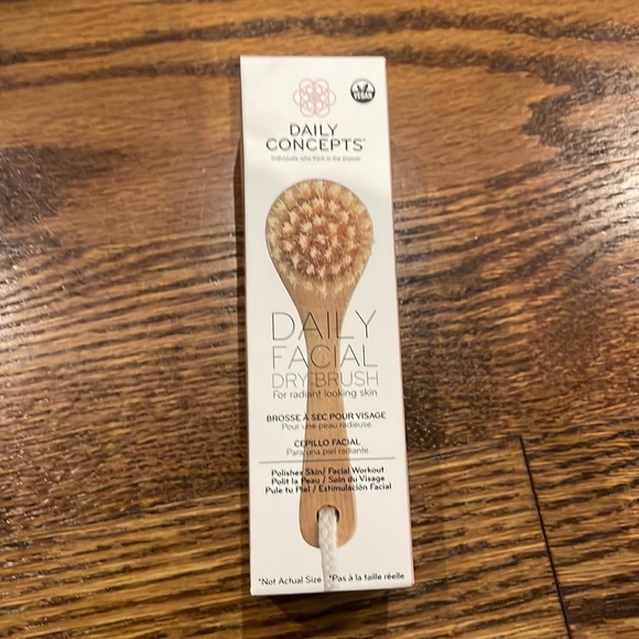 New Daily Concepts Daily Facial Dry Brush - Picture 2 of 2